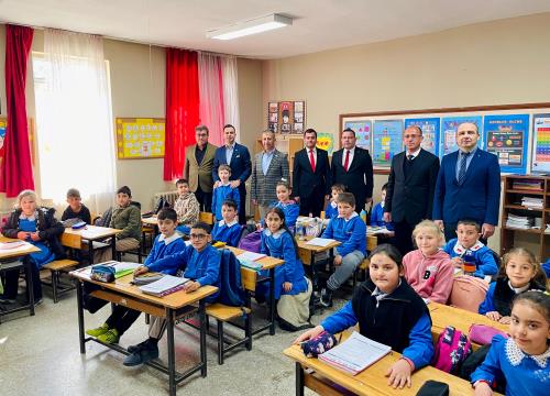 Sinanpaşa Kaymakamı Sayın Emrah ASLAN ın ve Belediye Başkanımız Sayın Zülkarni DAVAS ın  Beldemizdeki Okulları Ziyareti.