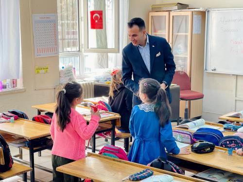 Sinanpaşa Kaymakamı Sayın Emrah ASLAN ın ve Belediye Başkanımız Sayın Zülkarni DAVAS ın  Beldemizdeki Okulları Ziyareti.