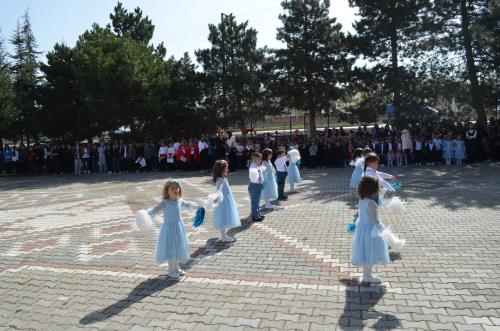 Sinanpaşa Kaymakamı Sayın Emrah ASLAN ın ve Belediye Başkanımız Sayın Zülkarni DAVAS ın  Beldemizdeki Okulları Ziyareti.